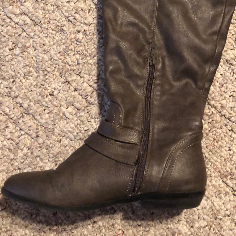 Boots - Picture 2 of 4